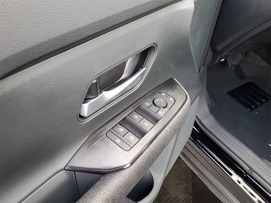 Used 2025 Nissan Kicks SV image 43