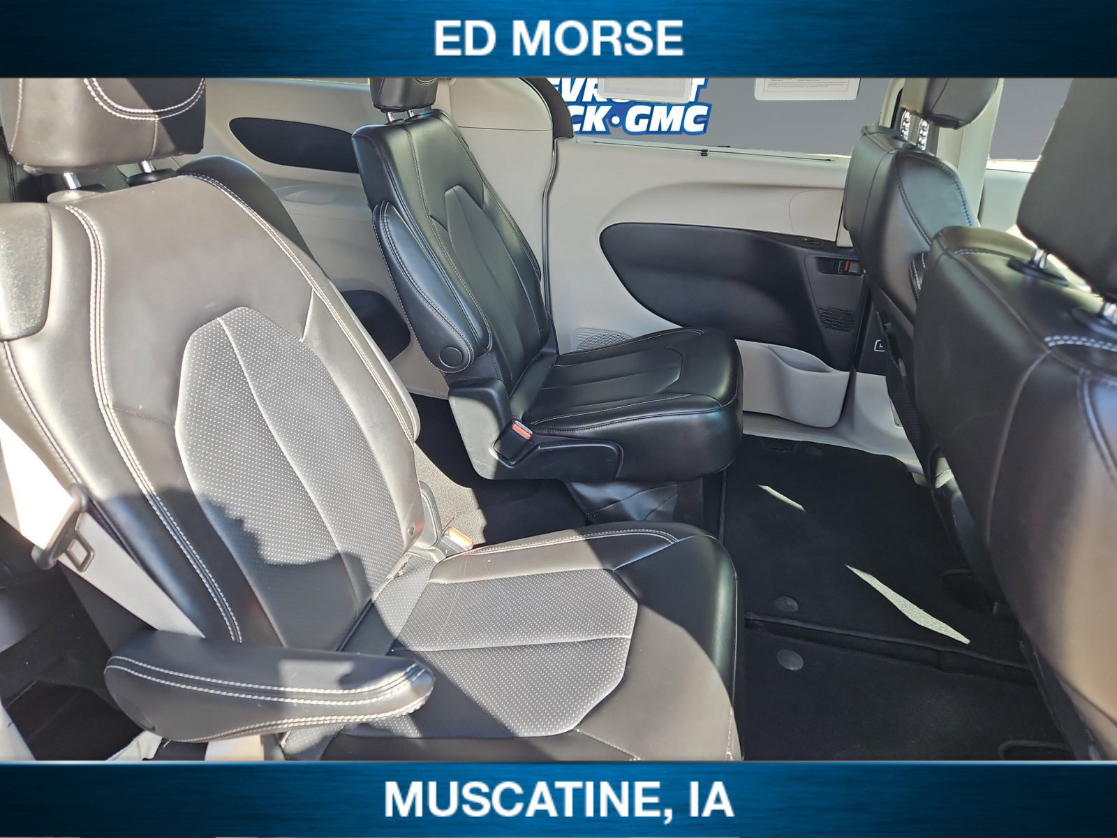Used 2023 Chrysler Pacifica Touring-L FWD image 17