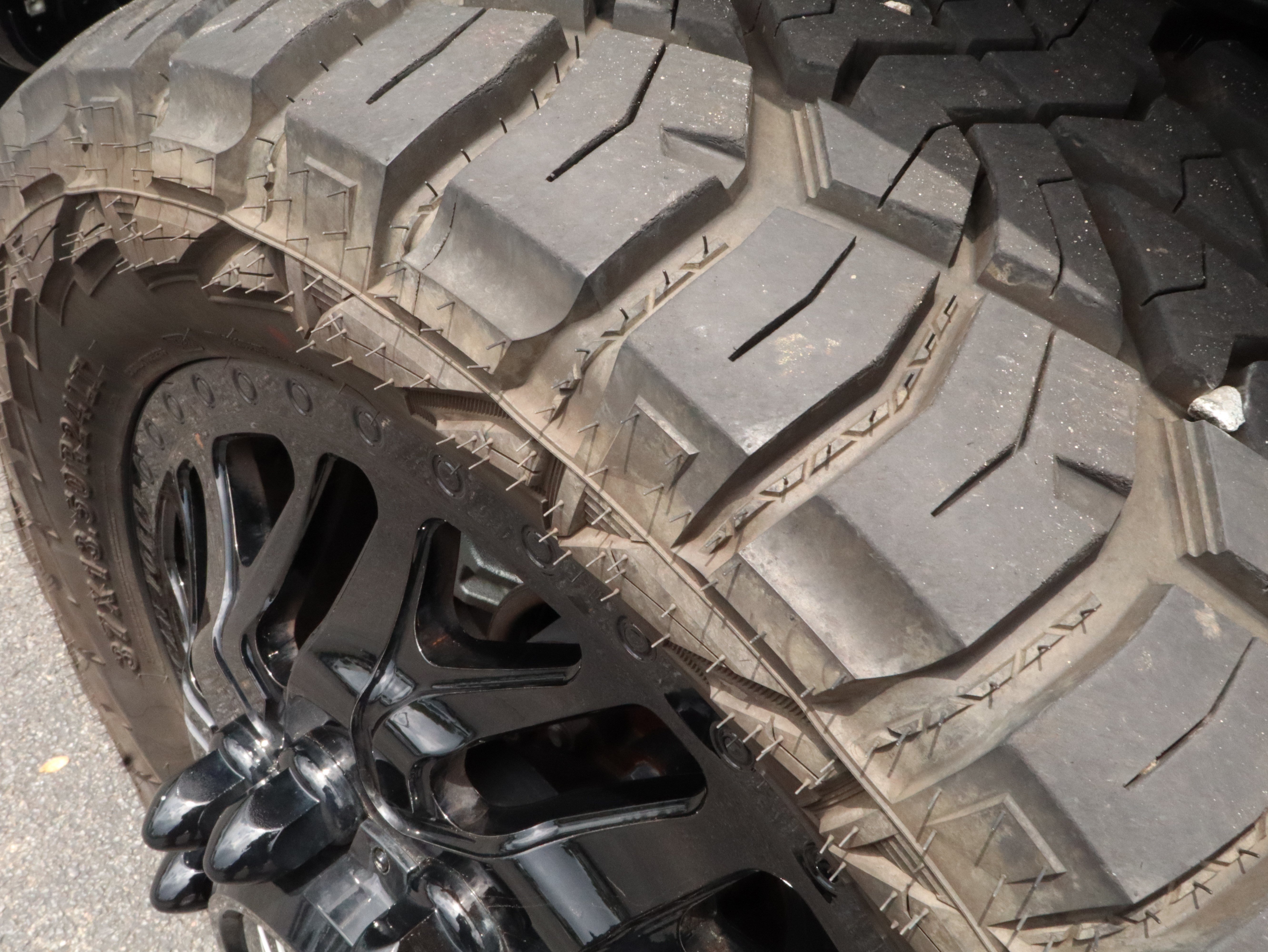 Used 2025 Ford F450 Platinum w/ FX4 Off-Road Package AWD/4WD image 12