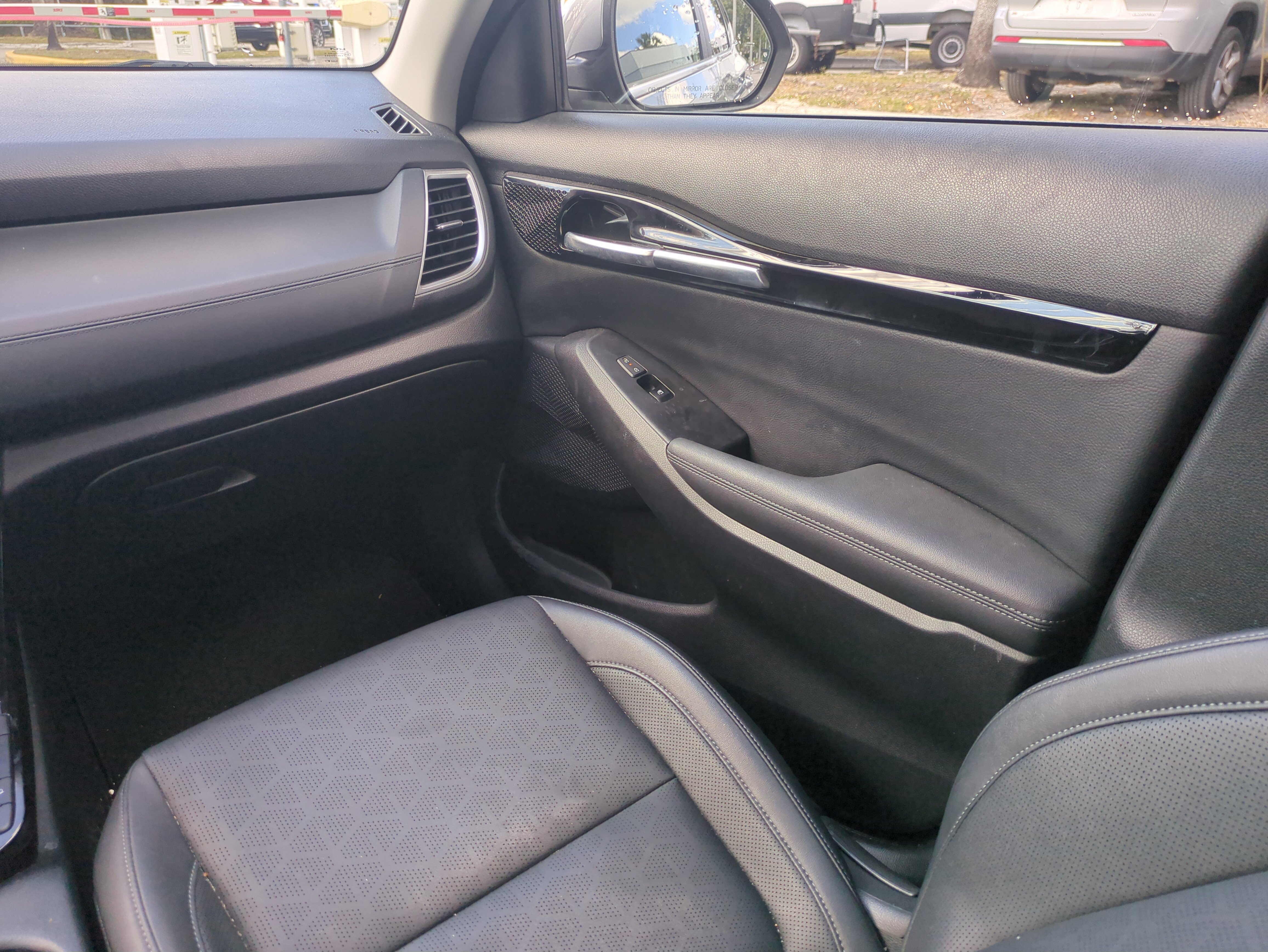 Used 2024 Kia Seltos EX image 17