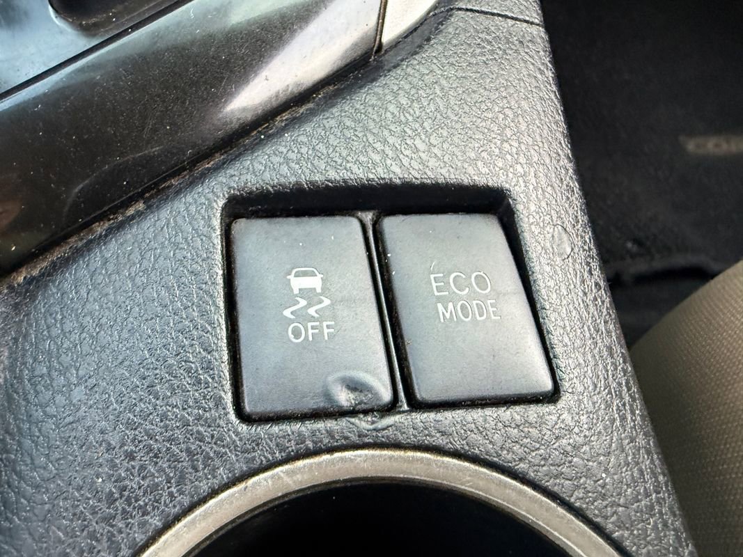 Used 2014 Toyota Corolla LE FWD image 40