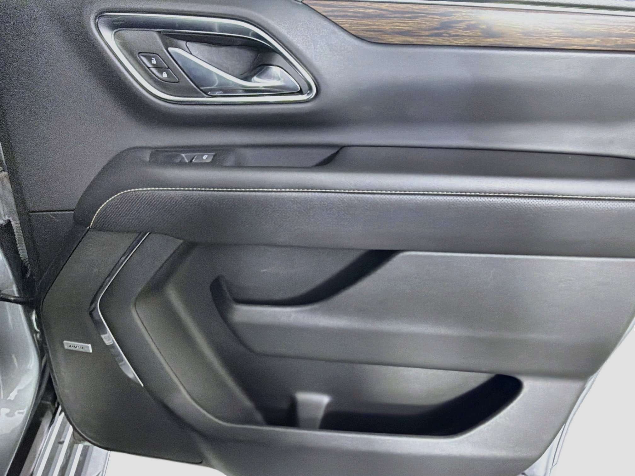 Used 2023 Chevrolet Suburban Premier RWD image 31