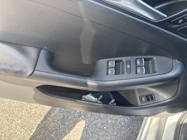 Used 2015 Volkswagen Jetta SE FWD image 18