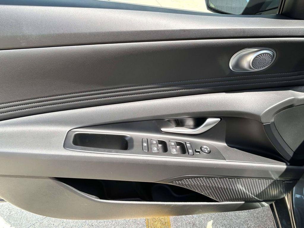 New 2026 Hyundai Elantra Limited FWD image 40