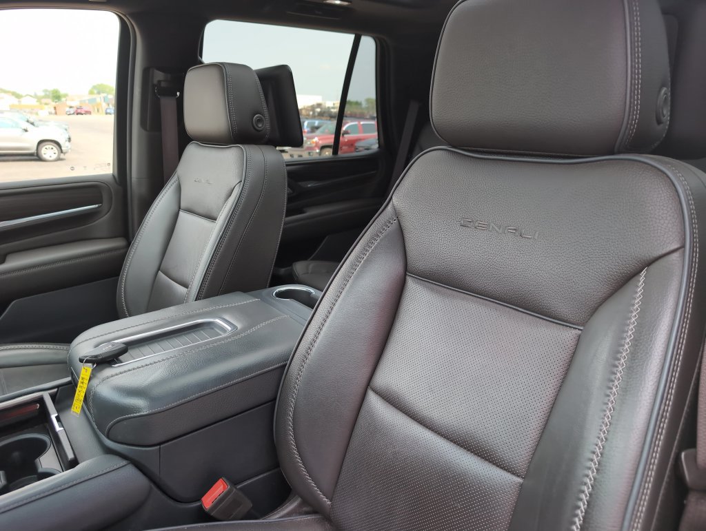 Used 2021 GMC Yukon Denali AWD/4WD image 18