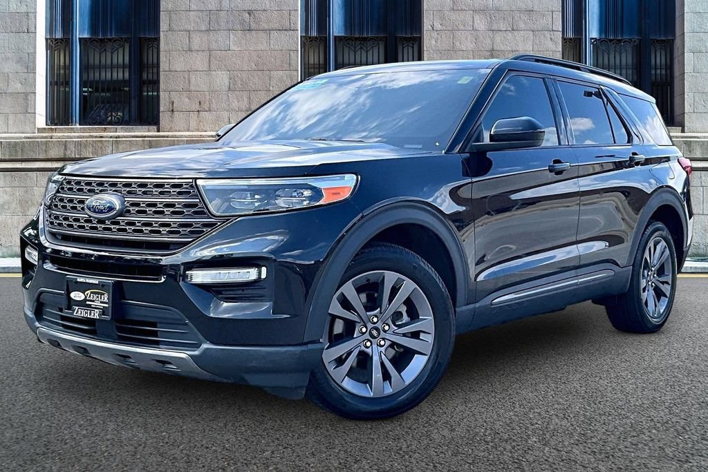 Used 2023 Ford Explorer XLT w/ Equipment Group 202A AWD/4WD image 2