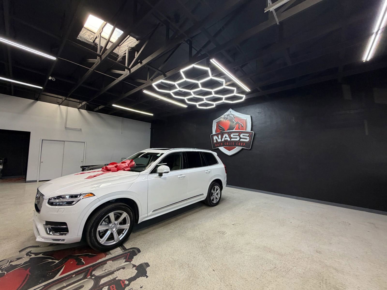 Used 2024 Volvo XC90 B5 Core AWD/4WD image 2