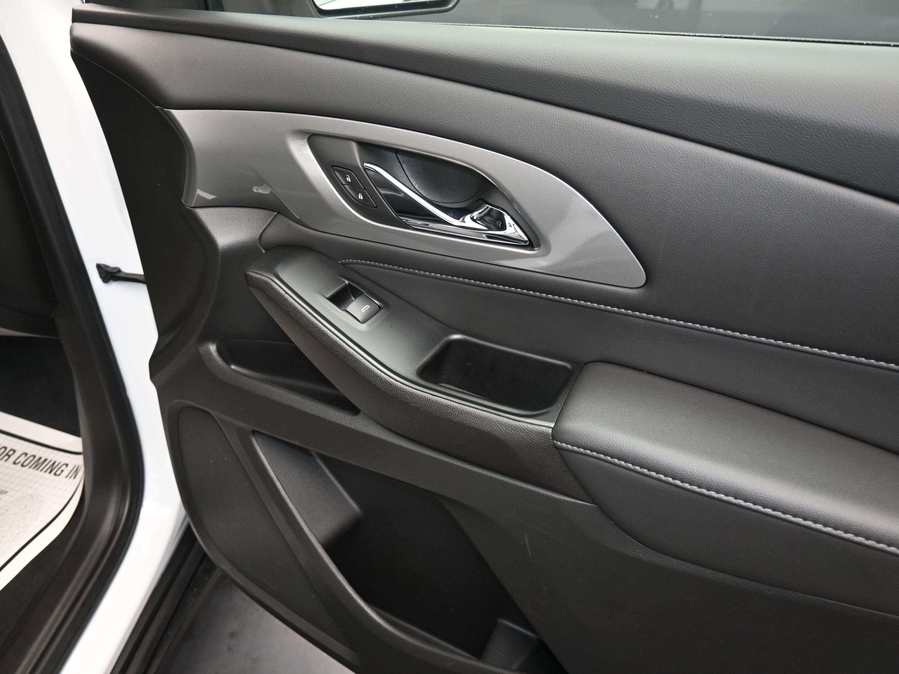 Used 2023 Chevrolet Traverse LT image 27