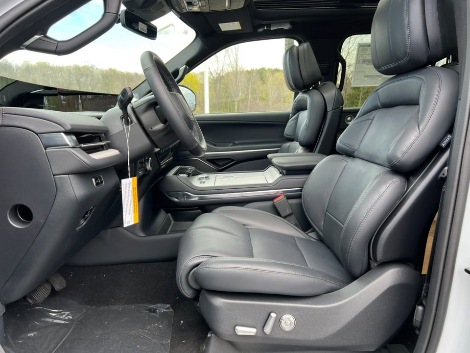 New 2026 Lincoln Navigator L Reserve AWD/4WD image 3
