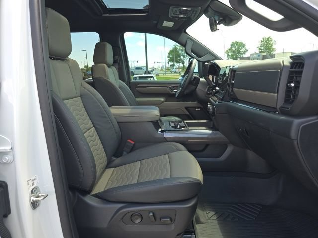 Used 2025 Chevrolet Silverado 2500 ZR2 w/ Technology Package AWD/4WD image 21