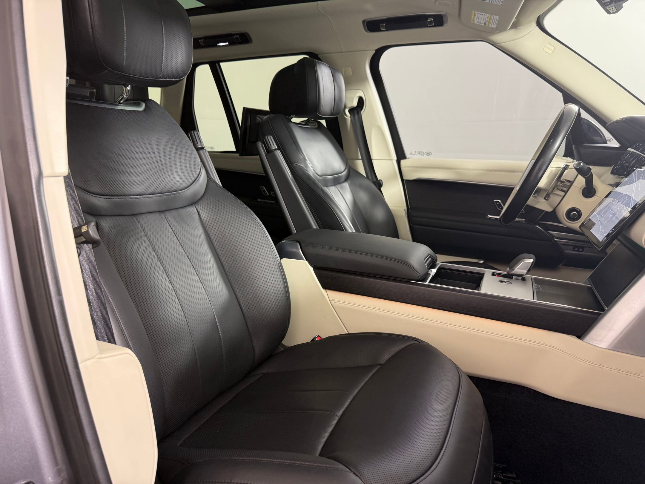 Used 2024 Land Rover Range Rover Autobiography AWD/4WD image 29