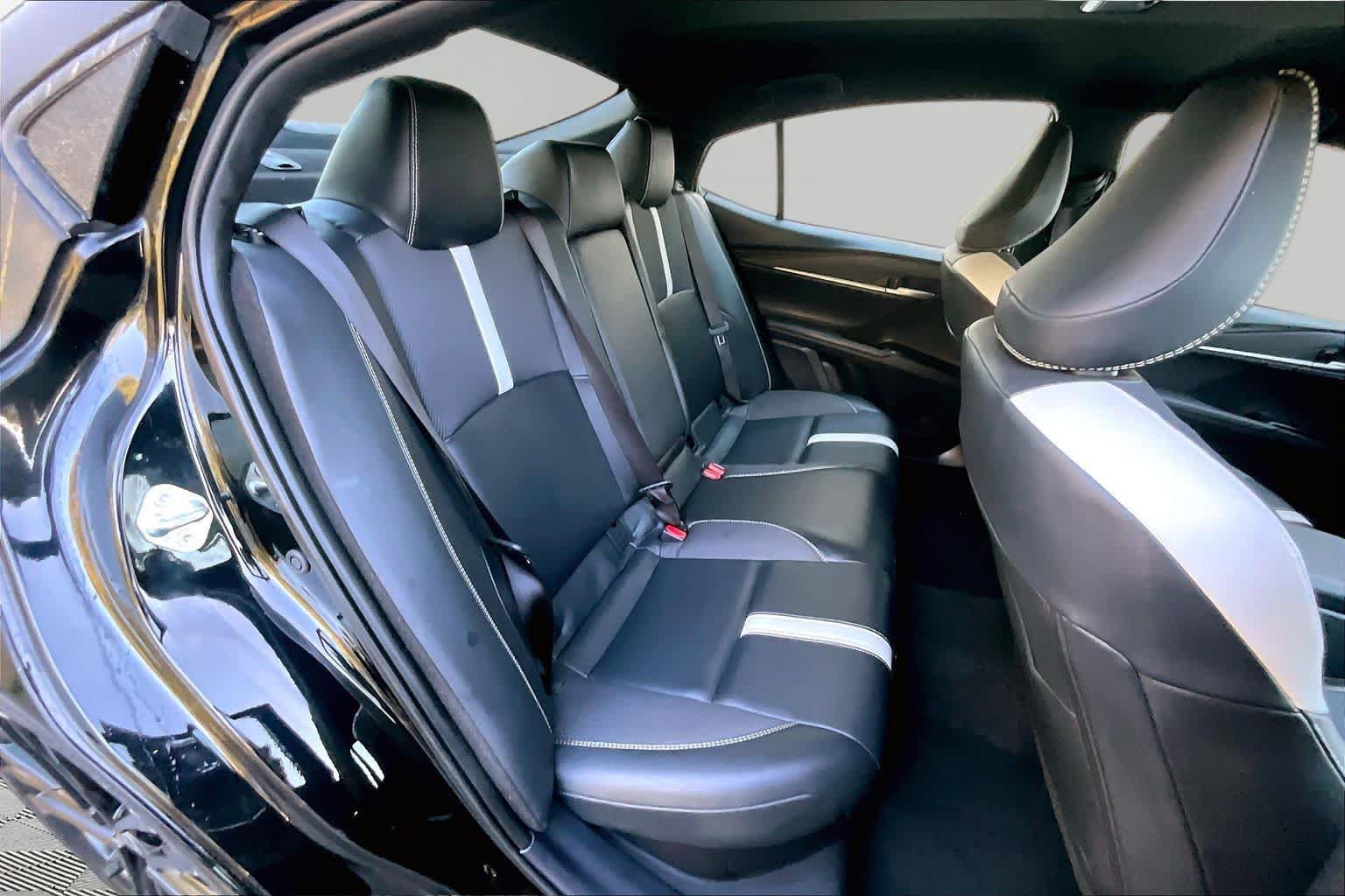 Used 2025 Toyota Camry SE FWD image 19