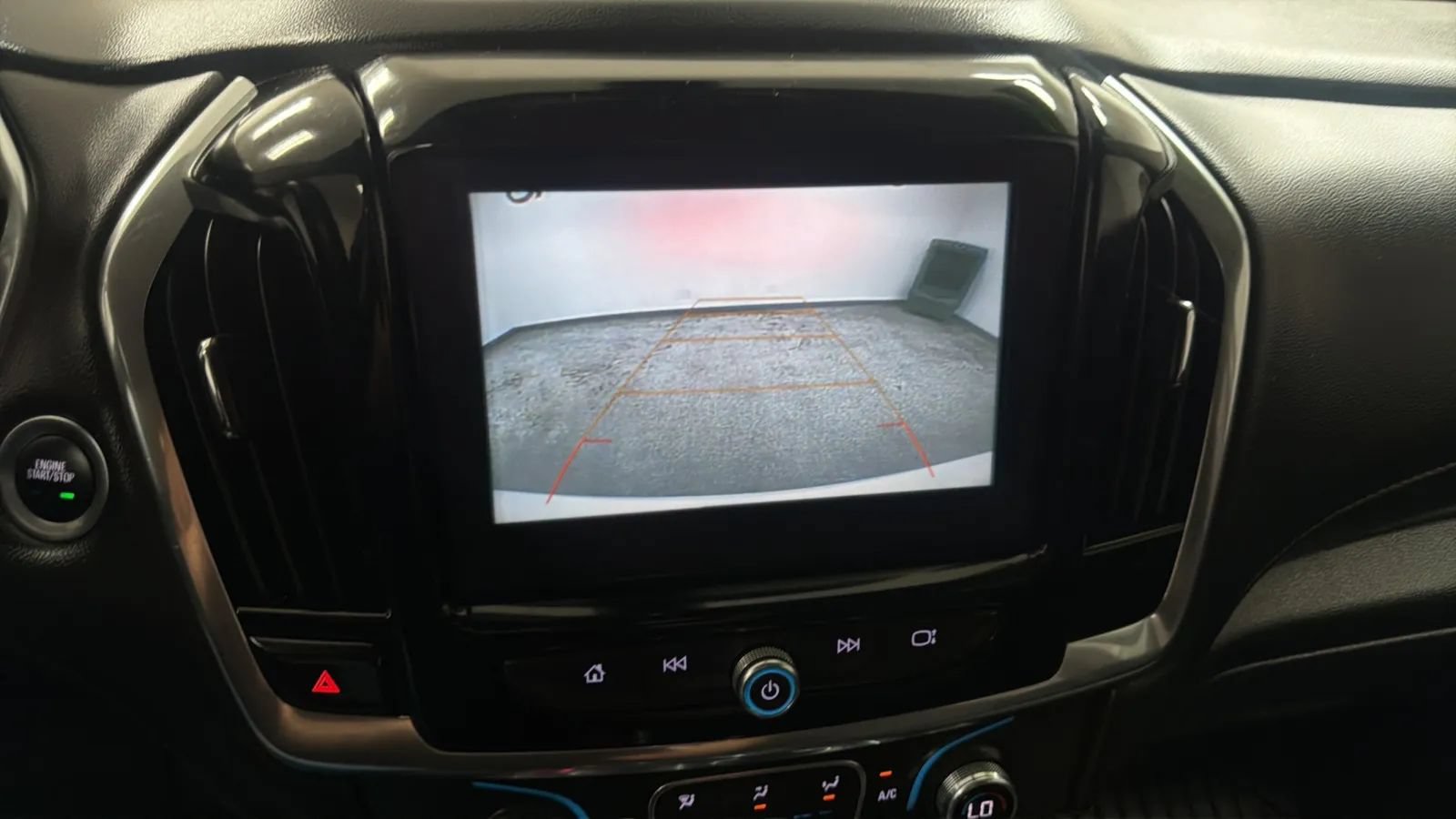 Used 2019 Chevrolet Traverse LT FWD image 14