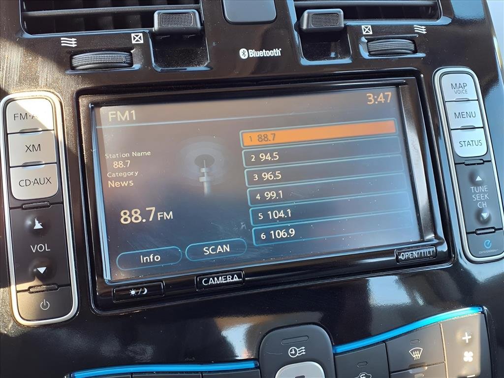 Used 2014 Nissan Leaf SV w/ LED & Quick Charge Package image 19