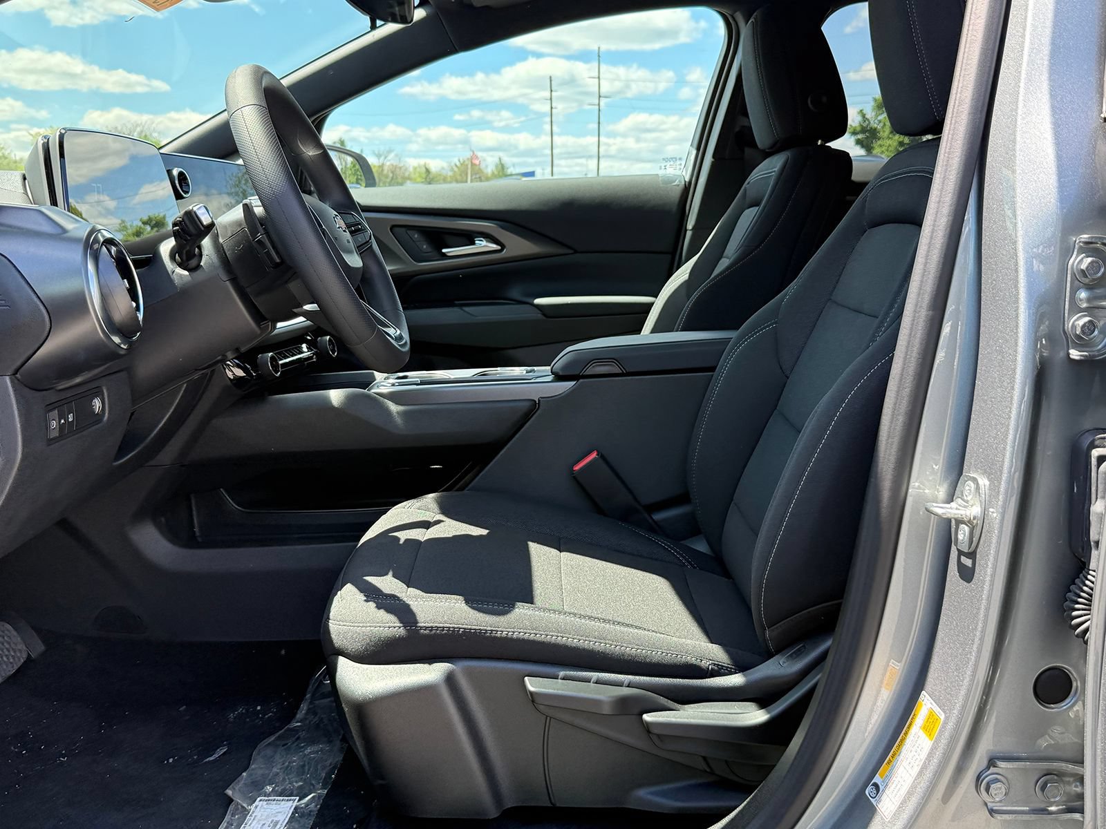 New 2026 Chevrolet Equinox EV LT FWD image 44