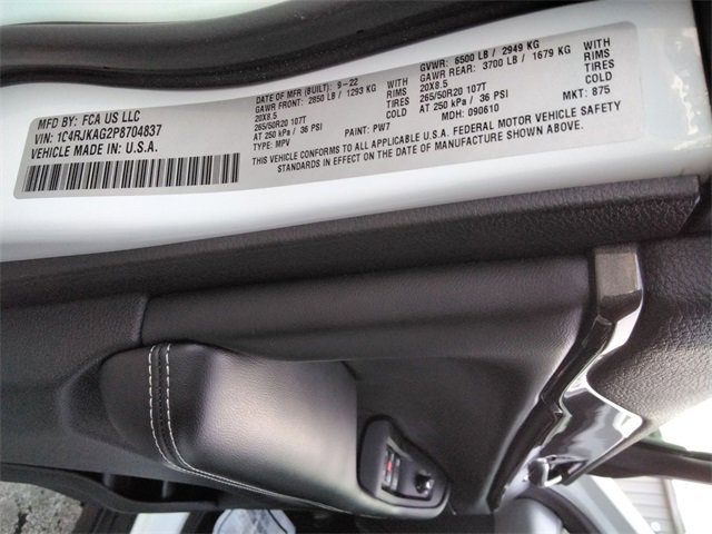 Used 2023 Jeep Grand Cherokee L Laredo image 14