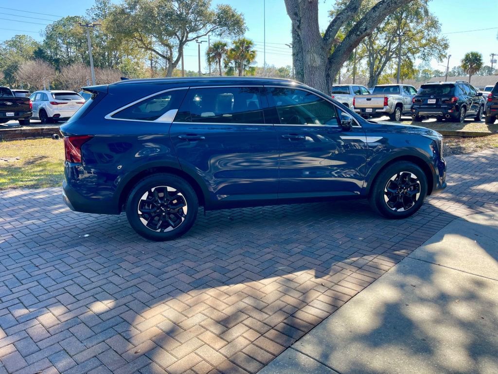 Used 2025 Kia Sorento S image 7