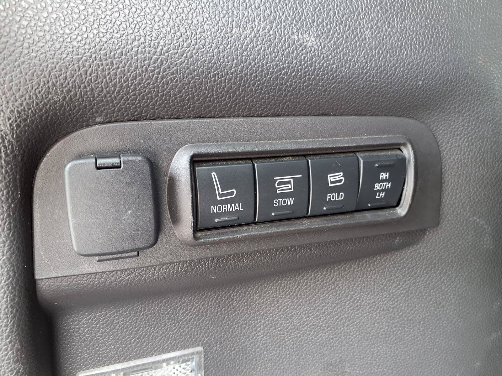Used 2015 Ford Explorer Limited w/ Equipment Group 302A AWD/4WD image 29