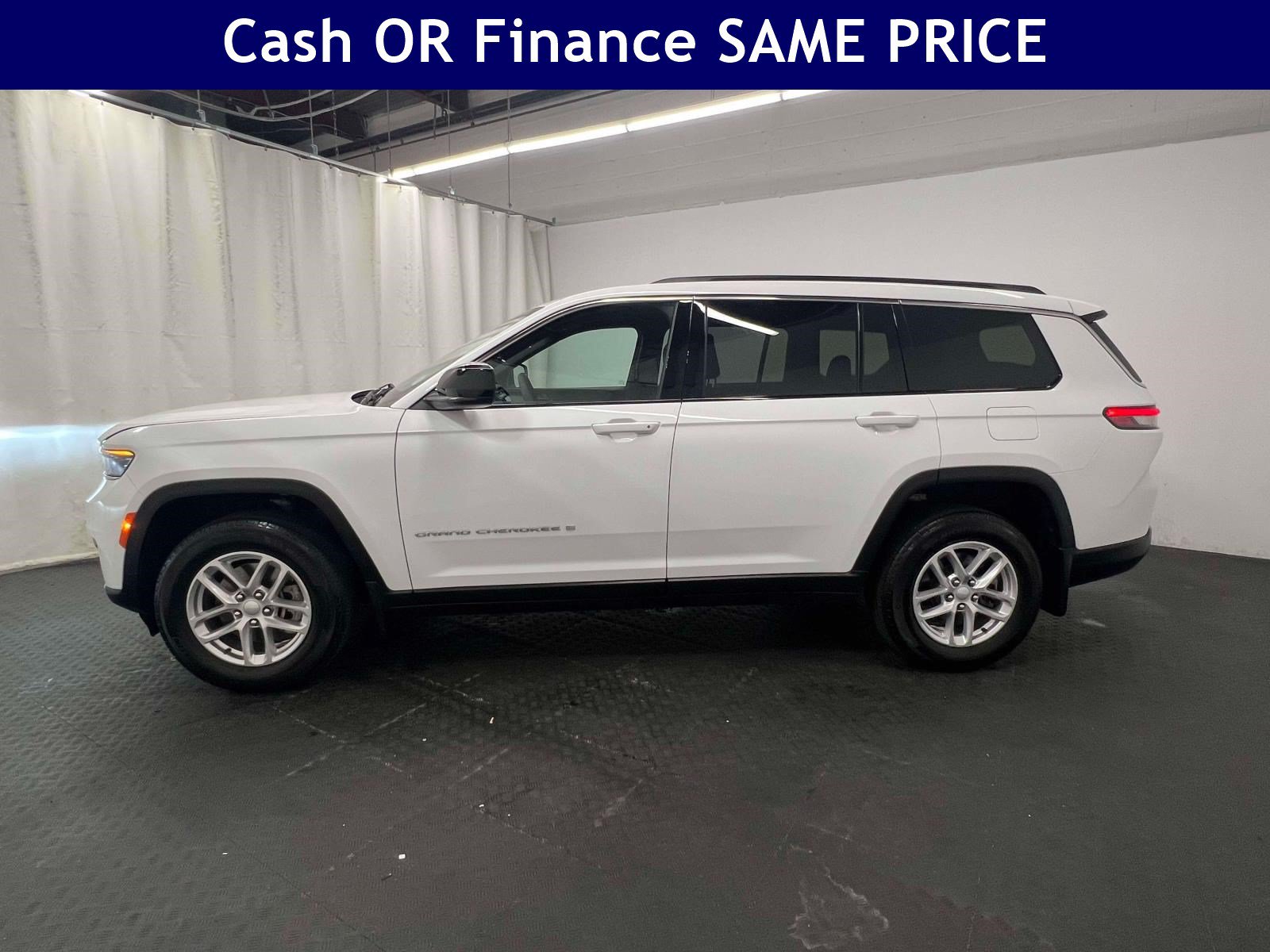 Used 2025 Jeep Grand Cherokee L Laredo AWD/4WD image 11