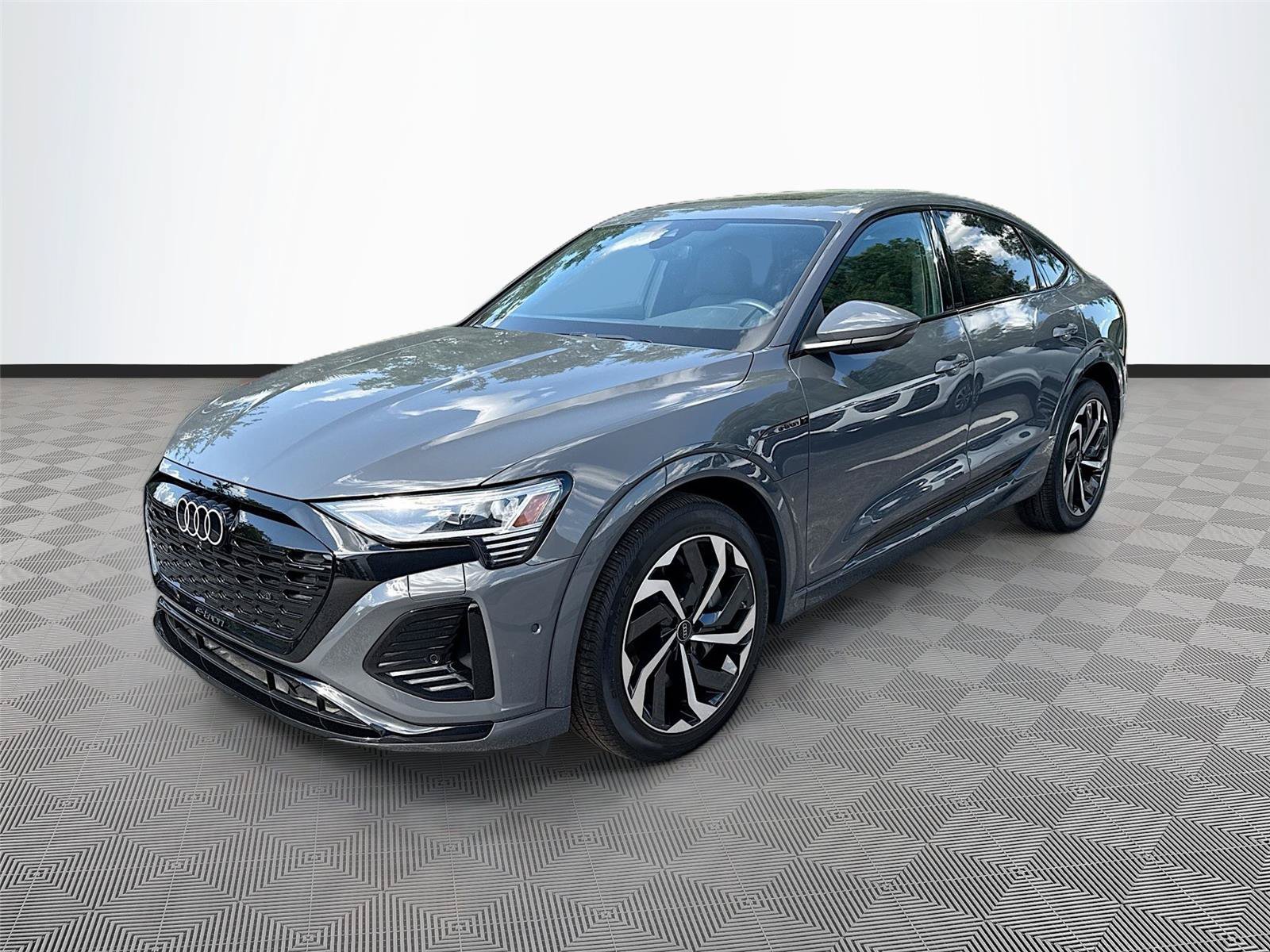 Used 2024 Audi Q8 e-tron Premium Plus w/ Premium Plus Package AWD/4WD image 3