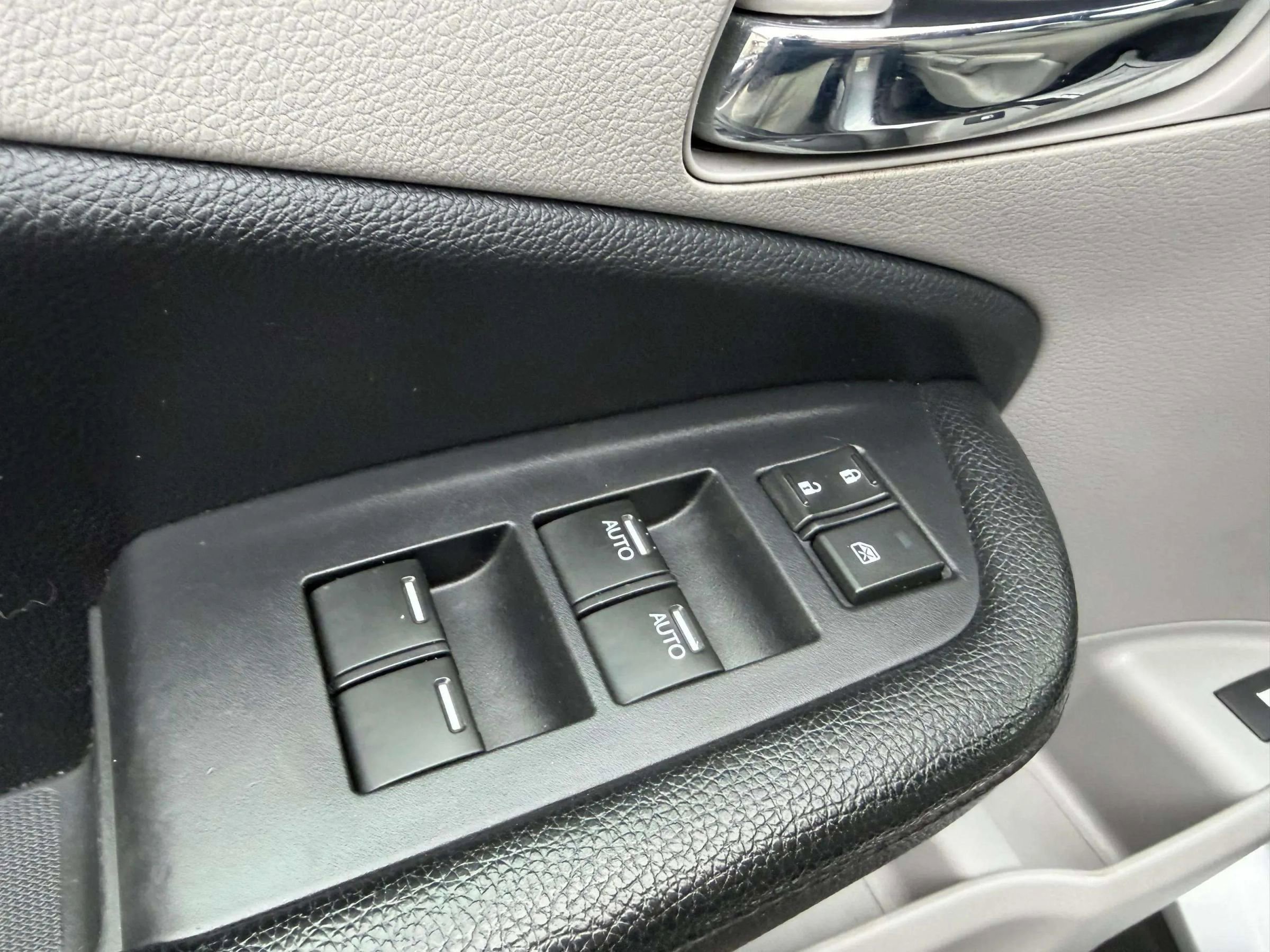 Used 2019 Honda Pilot LX image 12