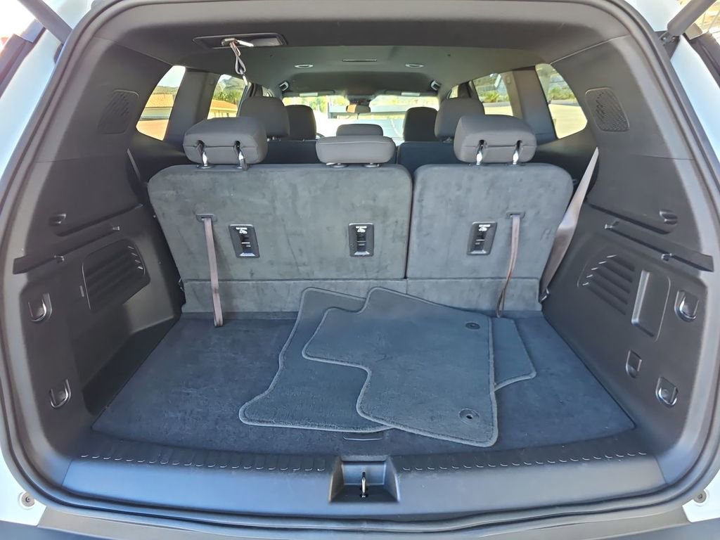 Used 2025 GMC Acadia Elevation image 27