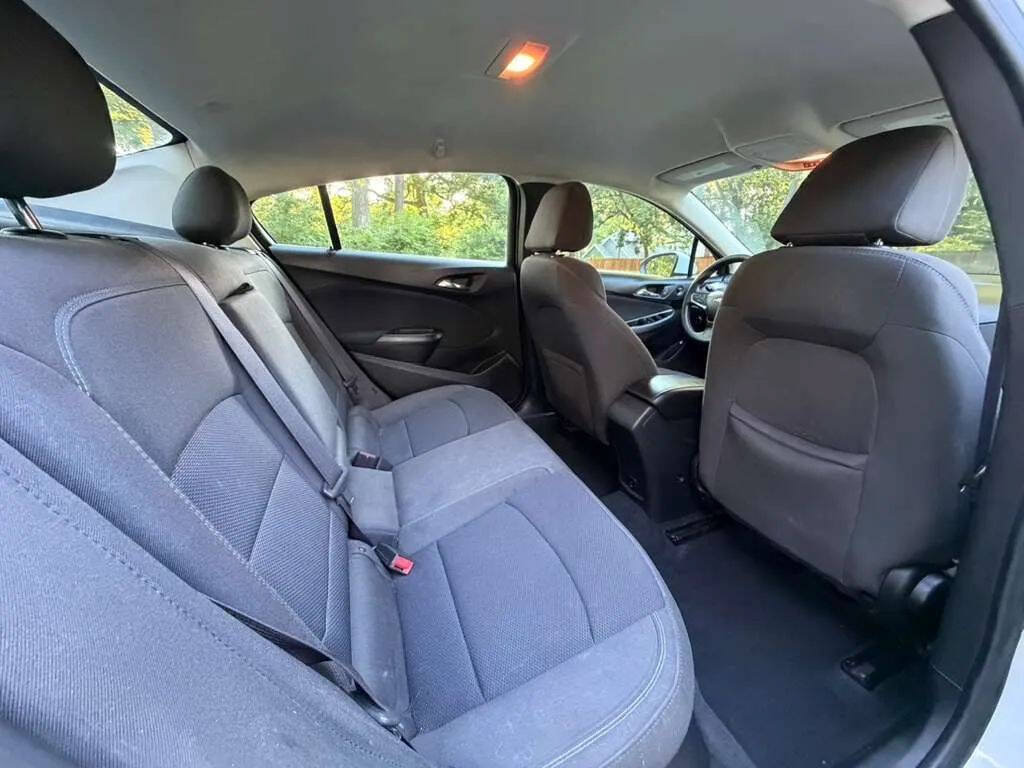 Used 2017 Chevrolet Cruze LT FWD image 7