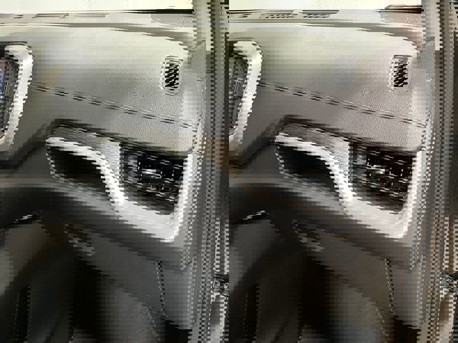 Used 2024 GMC Terrain SLT image 15