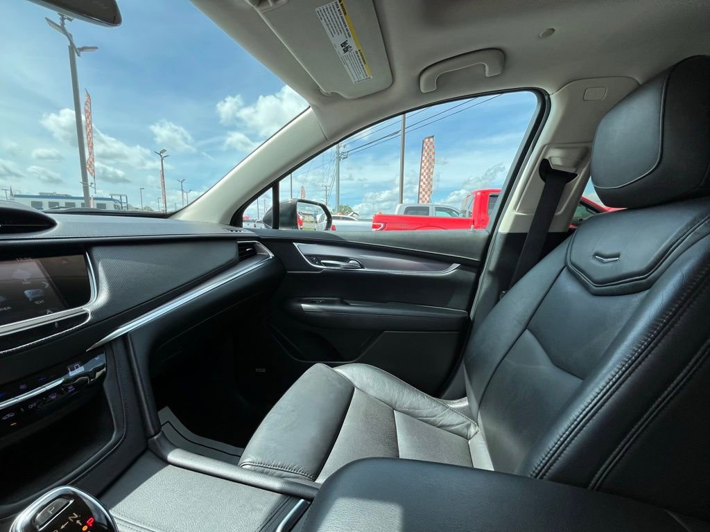 Used 2017 Cadillac XT5 Luxury FWD image 18