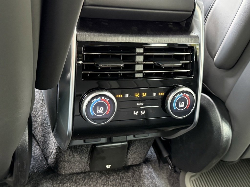 New 2025 Land Rover Range Rover SE image 34