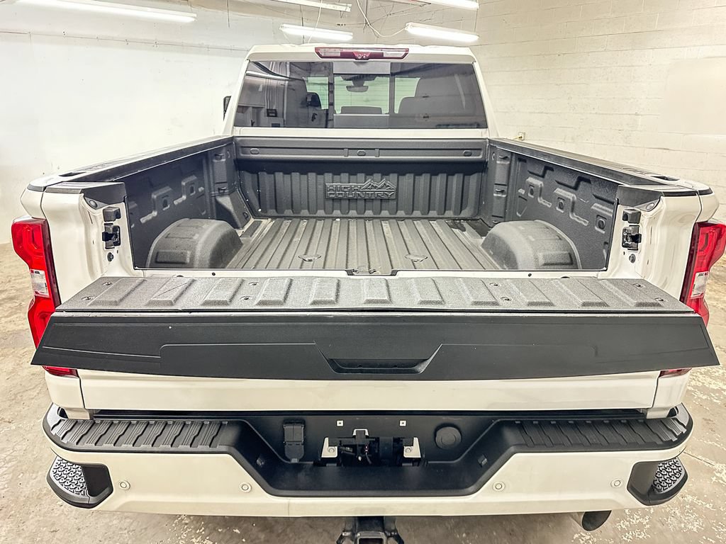 Used 2023 Chevrolet Silverado 2500 High Country AWD/4WD image 18