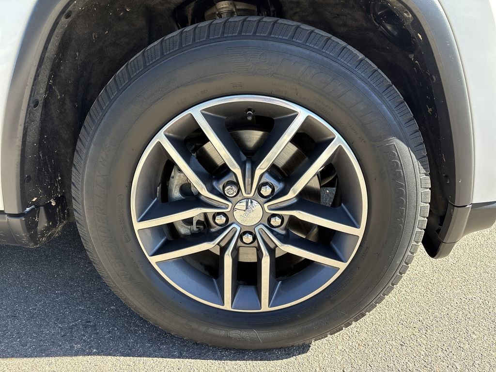 Used 2017 Jeep Grand Cherokee Limited image 31