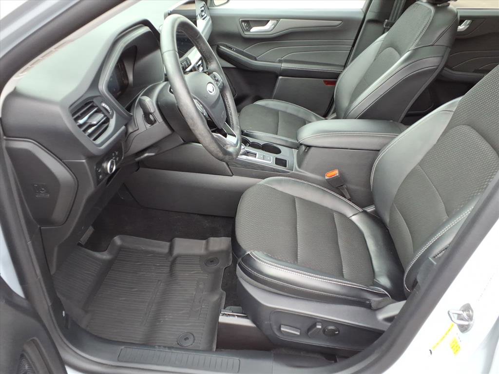 Used 2025 Ford Escape SE image 5