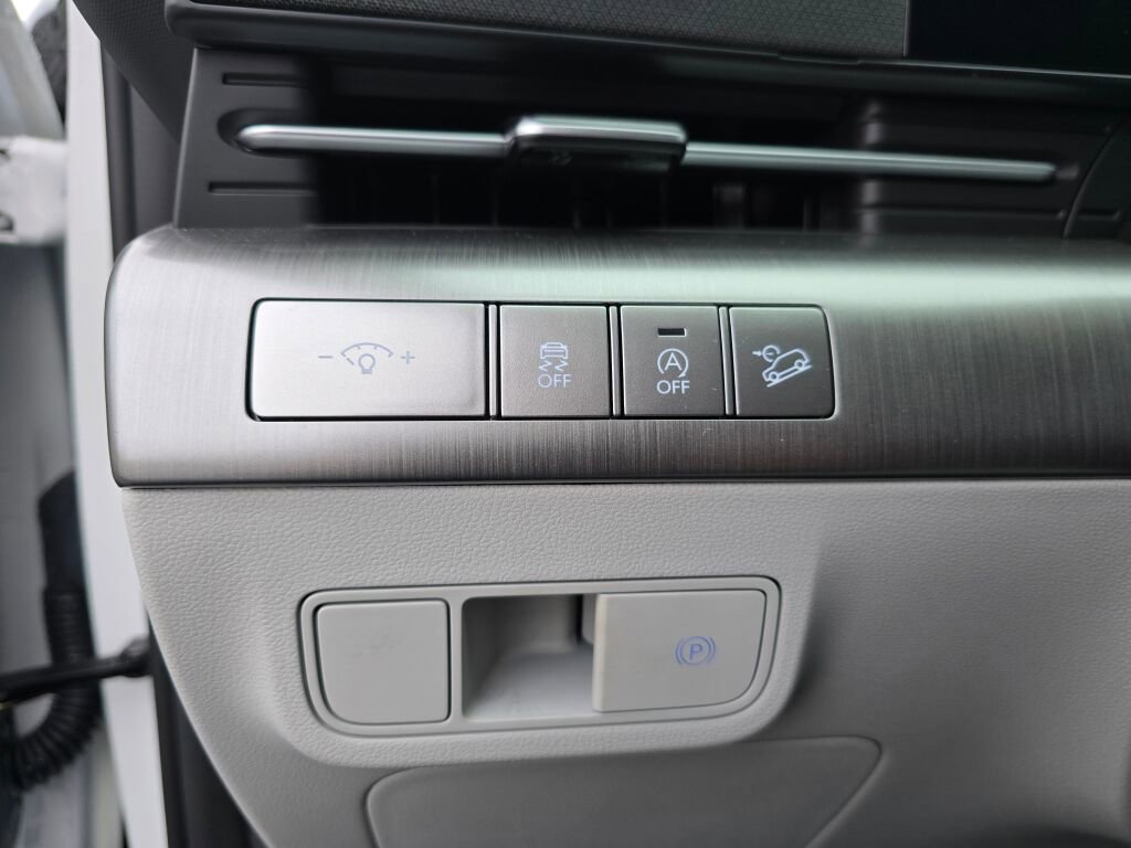 Used 2024 Hyundai Kona SE image 20