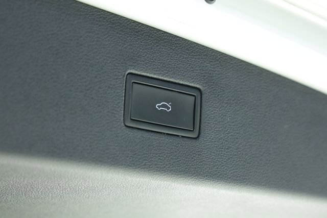 Certified 2022 Volkswagen Tiguan SE w/ Panoramic Sunroof Package image 41