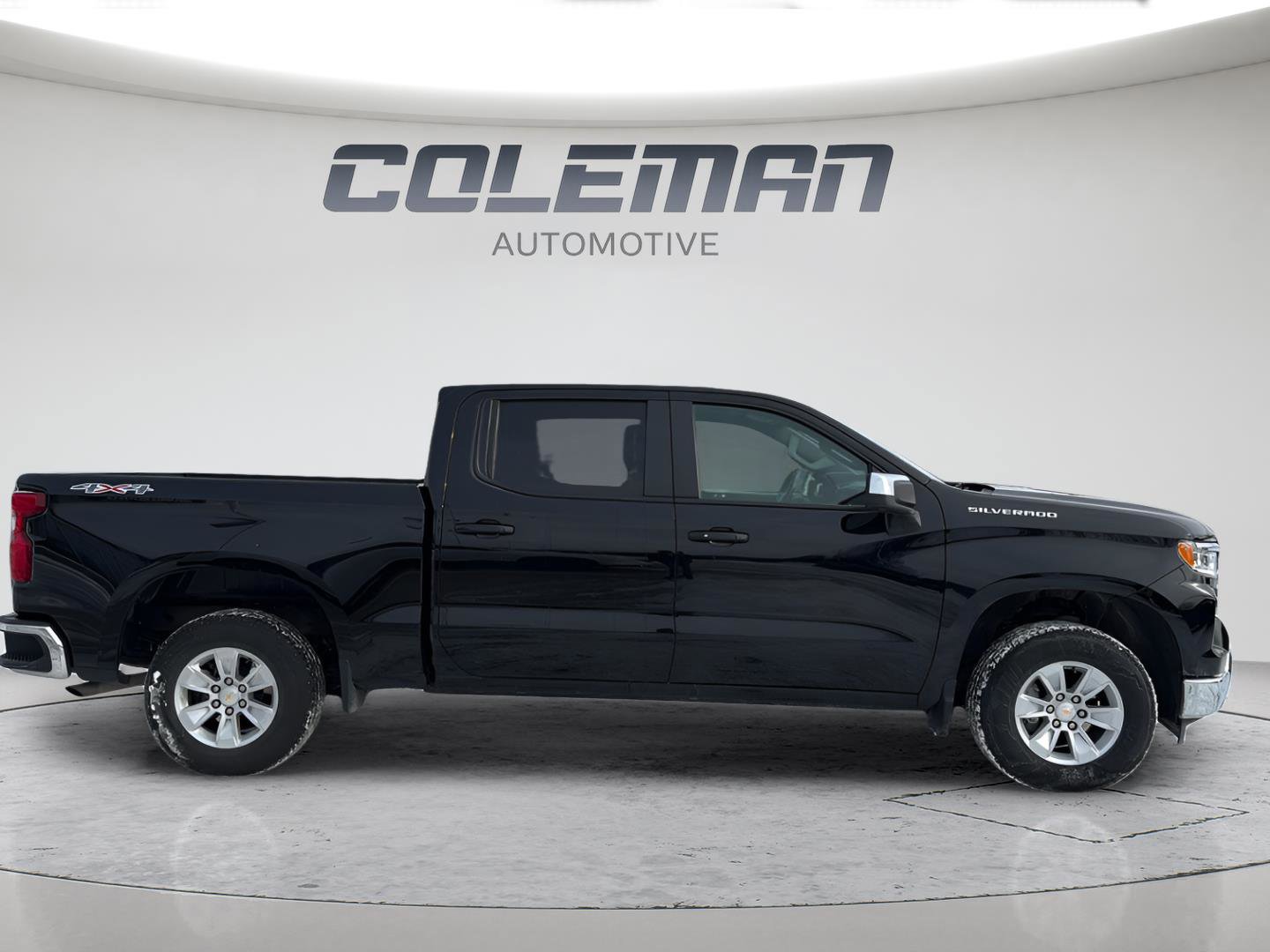 Used 2025 Chevrolet Silverado 1500 LT image 4