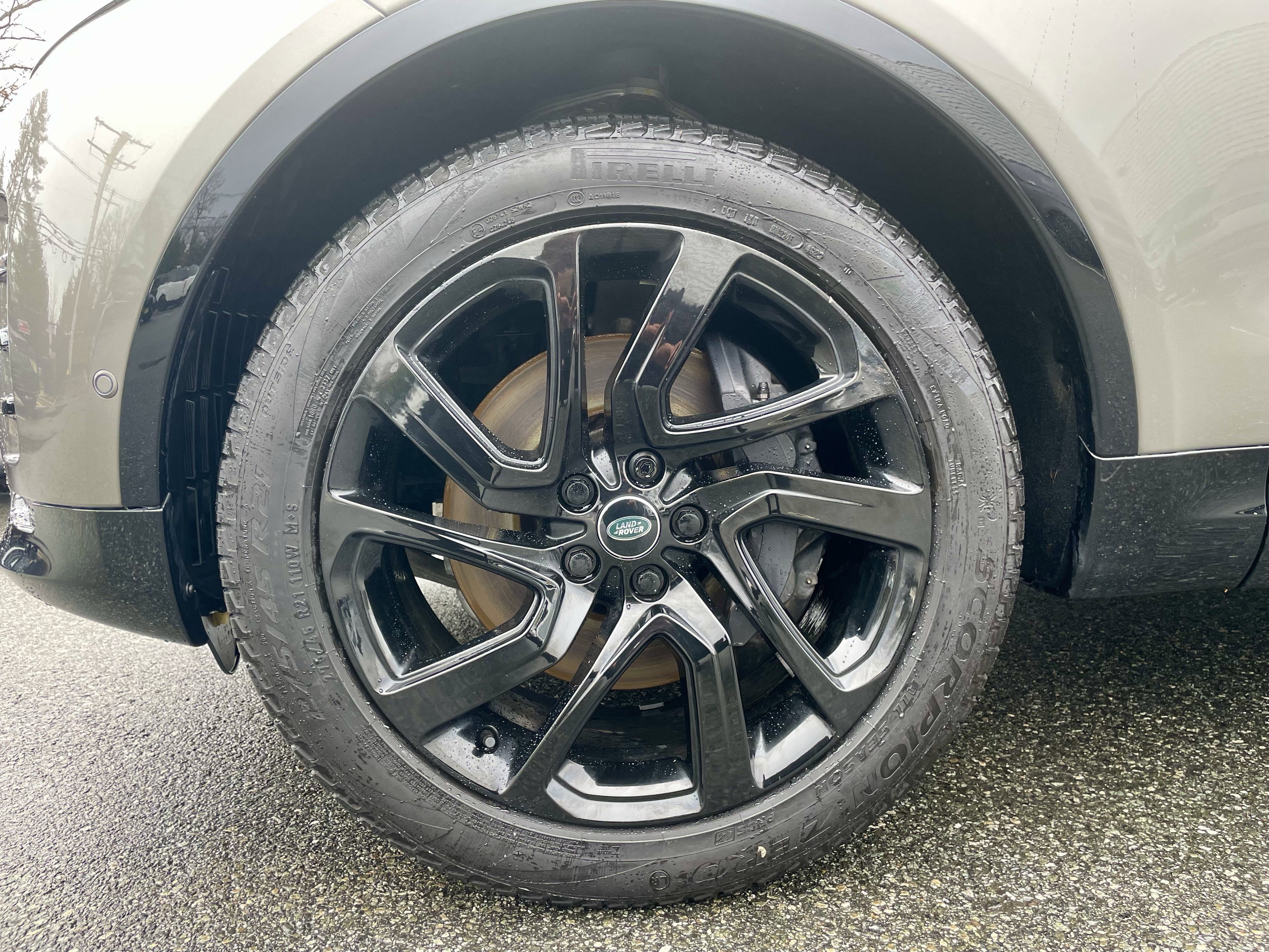 Certified 2024 Land Rover Discovery Dynamic SE image 9