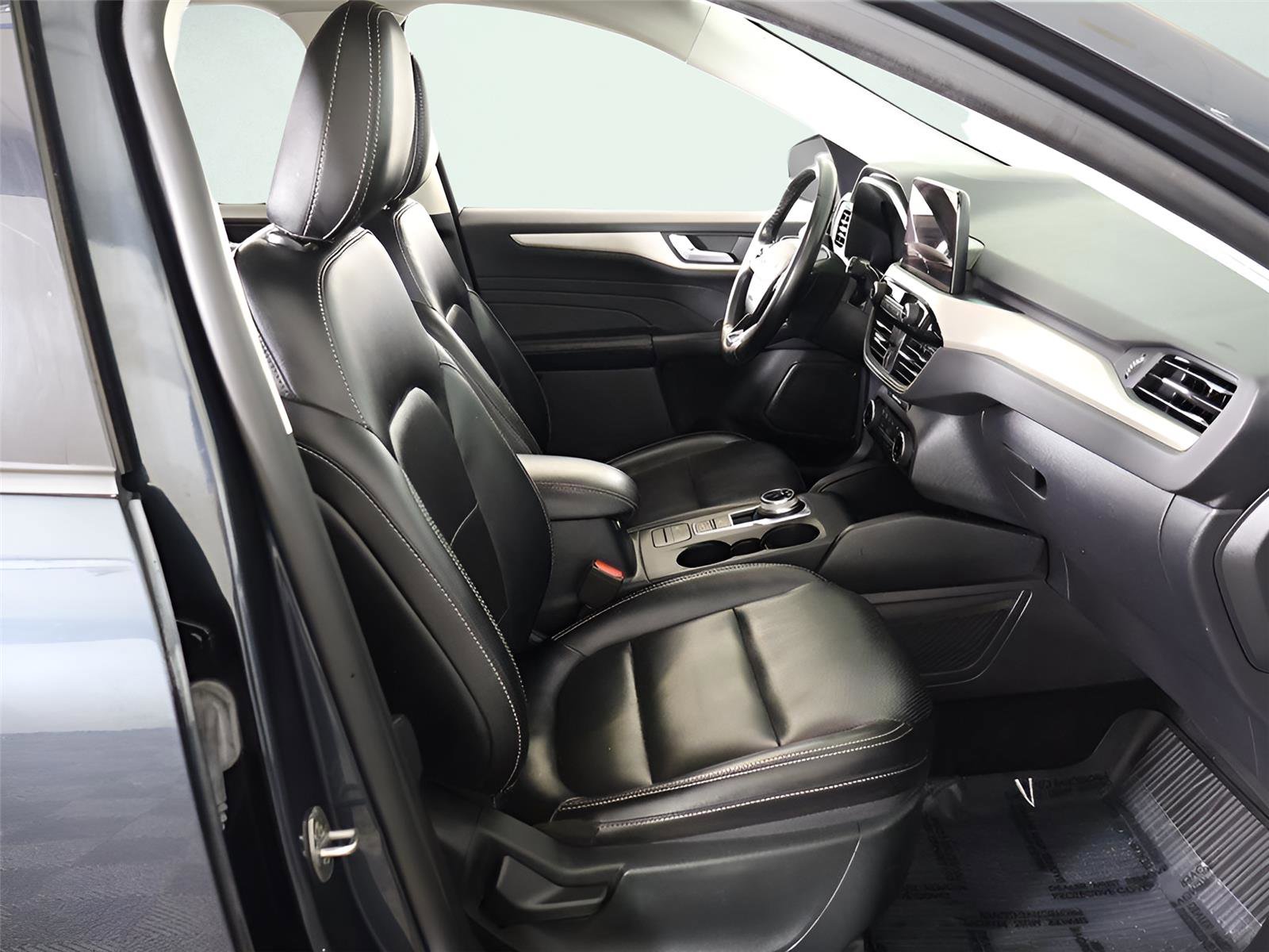 Used 2022 Ford Escape SEL w/ Technology Package image 28