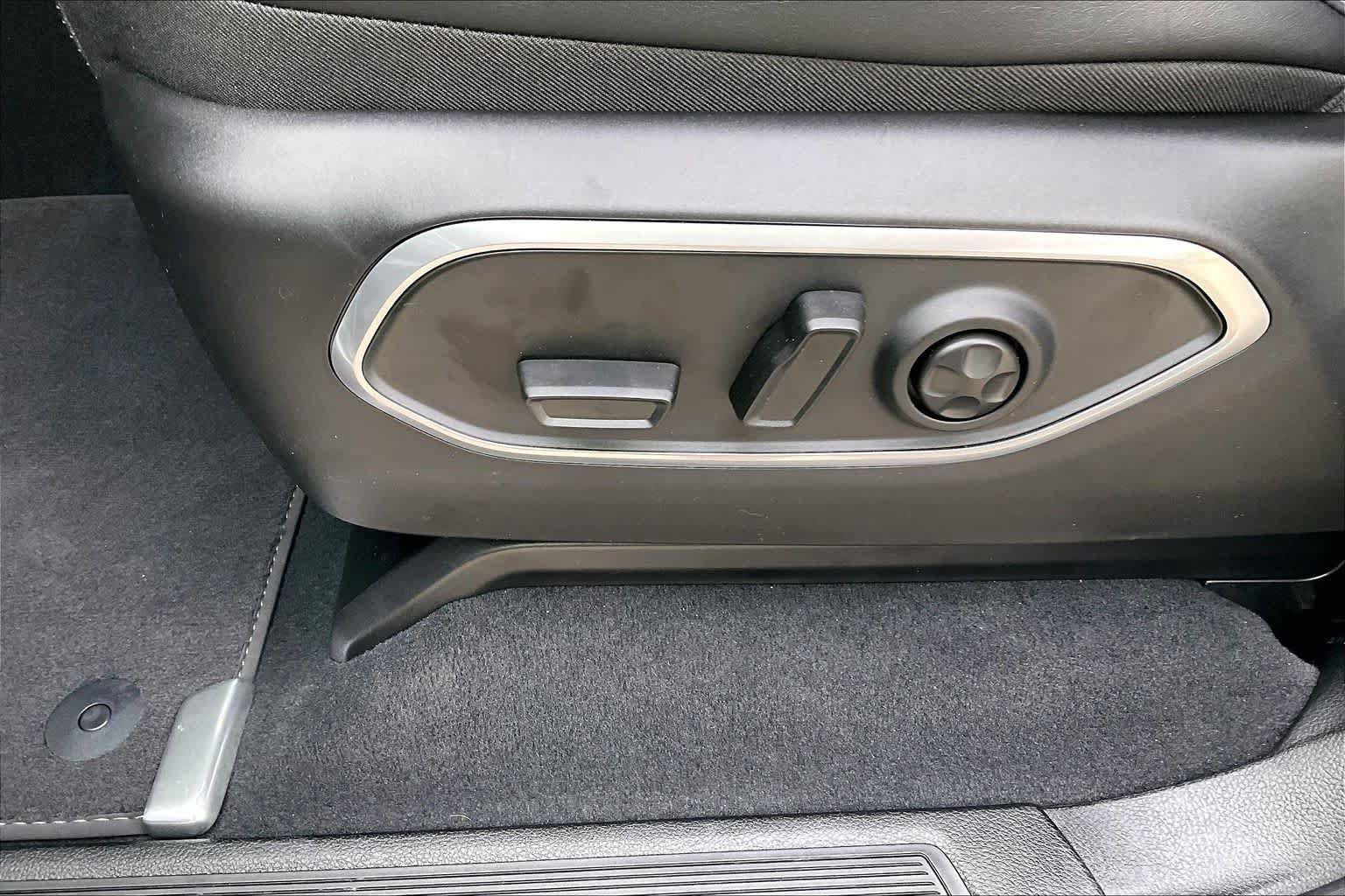 New 2026 Jeep Grand Wagoneer L Limited AWD/4WD image 16