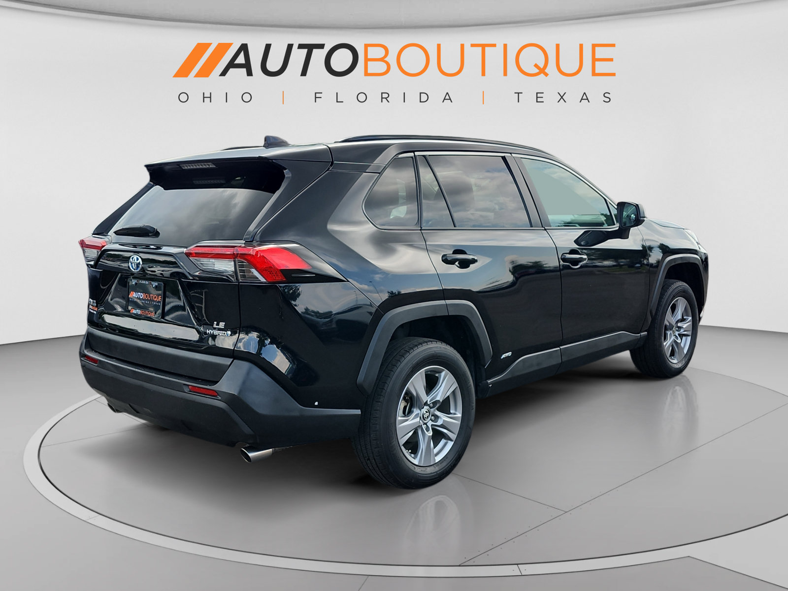 Used 2022 Toyota RAV4 LE AWD/4WD image 5