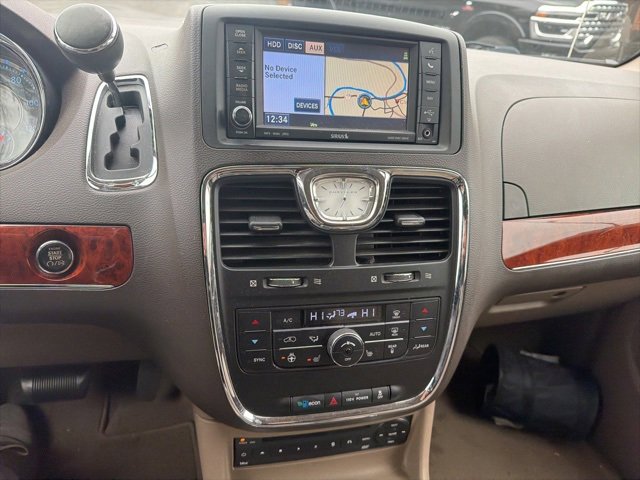 Used 2012 Chrysler Town & Country Limited w/ Luxury Group image 16