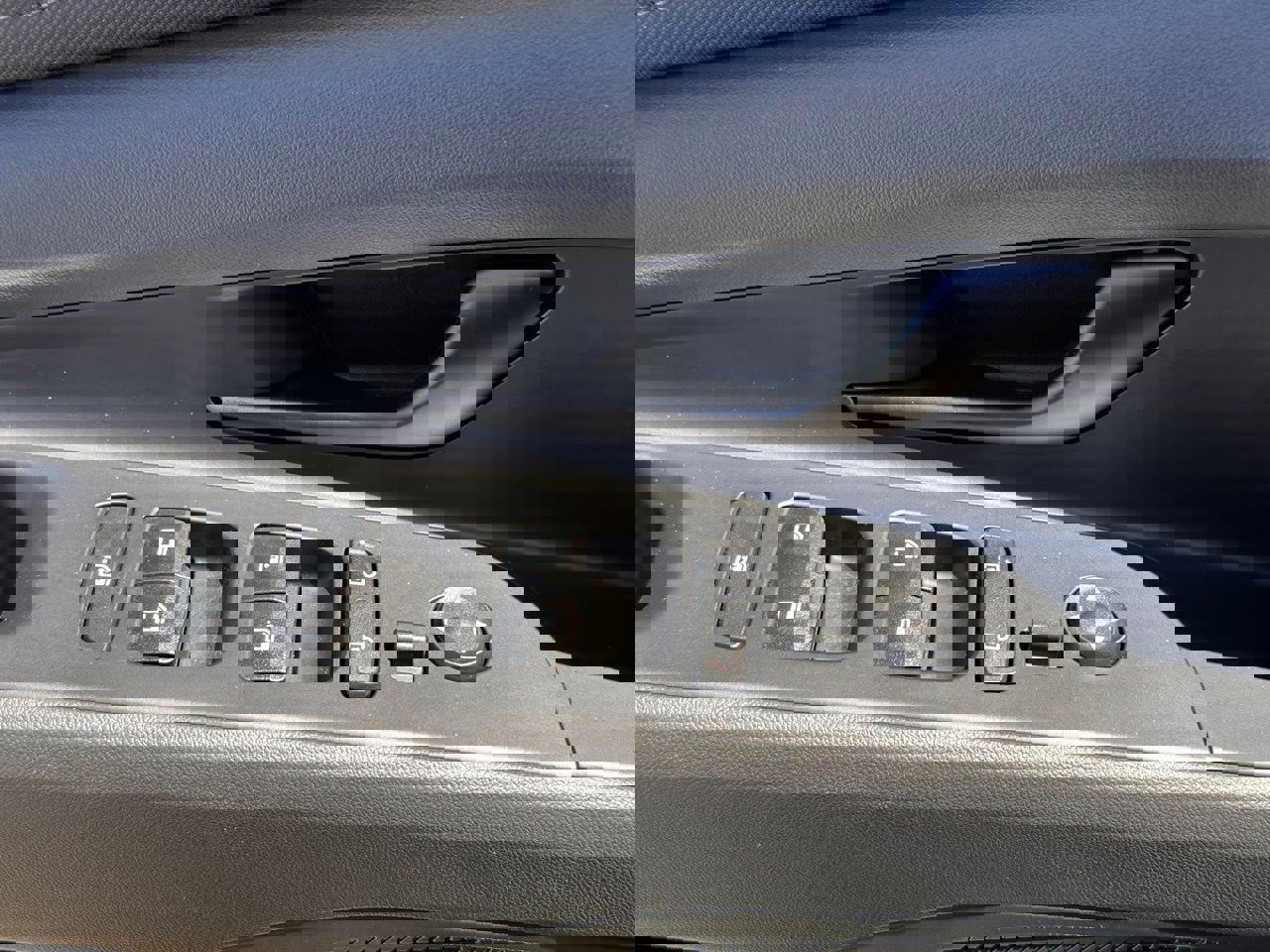 Used 2025 Hyundai Elantra Sport image 23