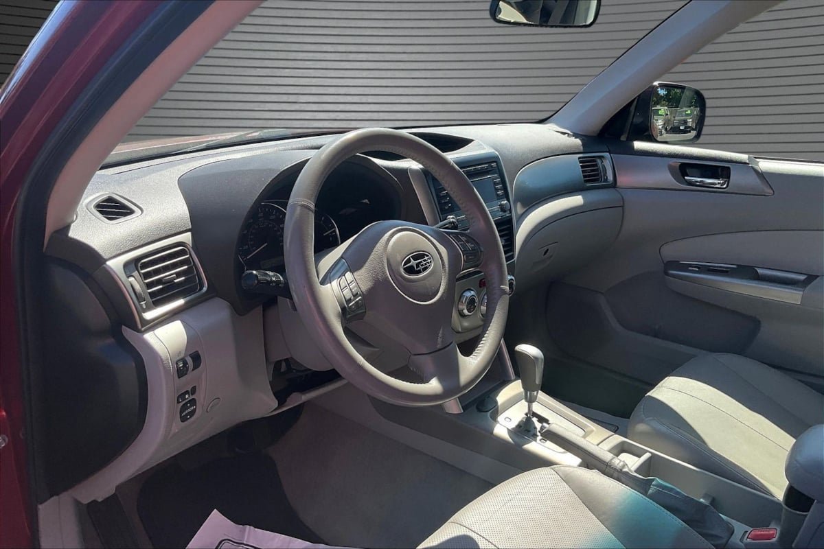 Used 2010 Subaru Forester 2.5X Limited AWD/4WD image 16