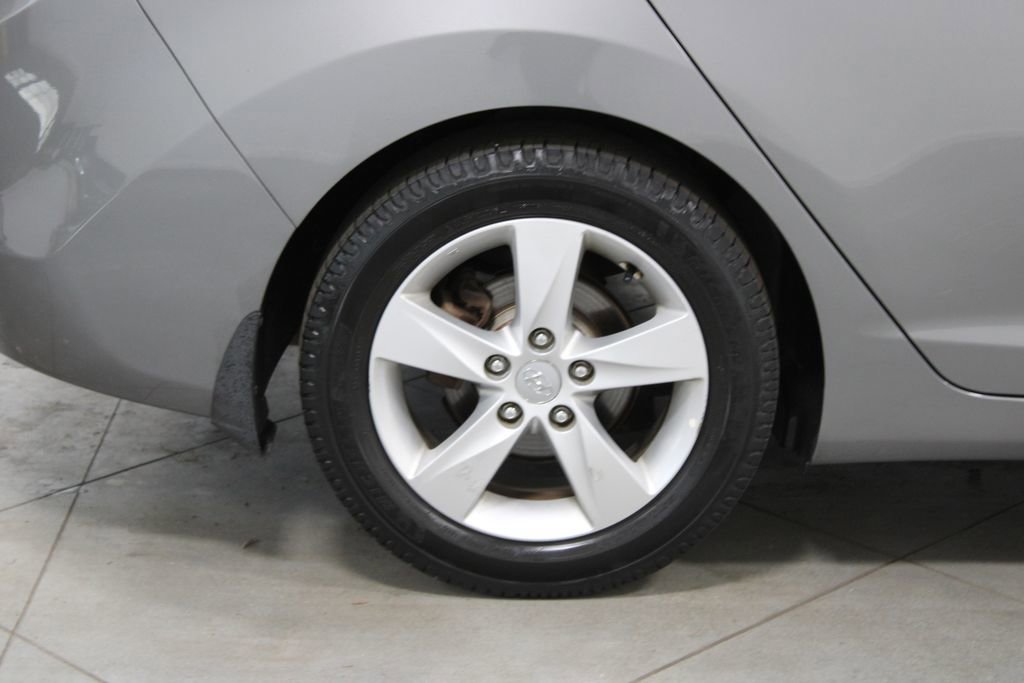 Used 2013 Hyundai Elantra GLS image 13