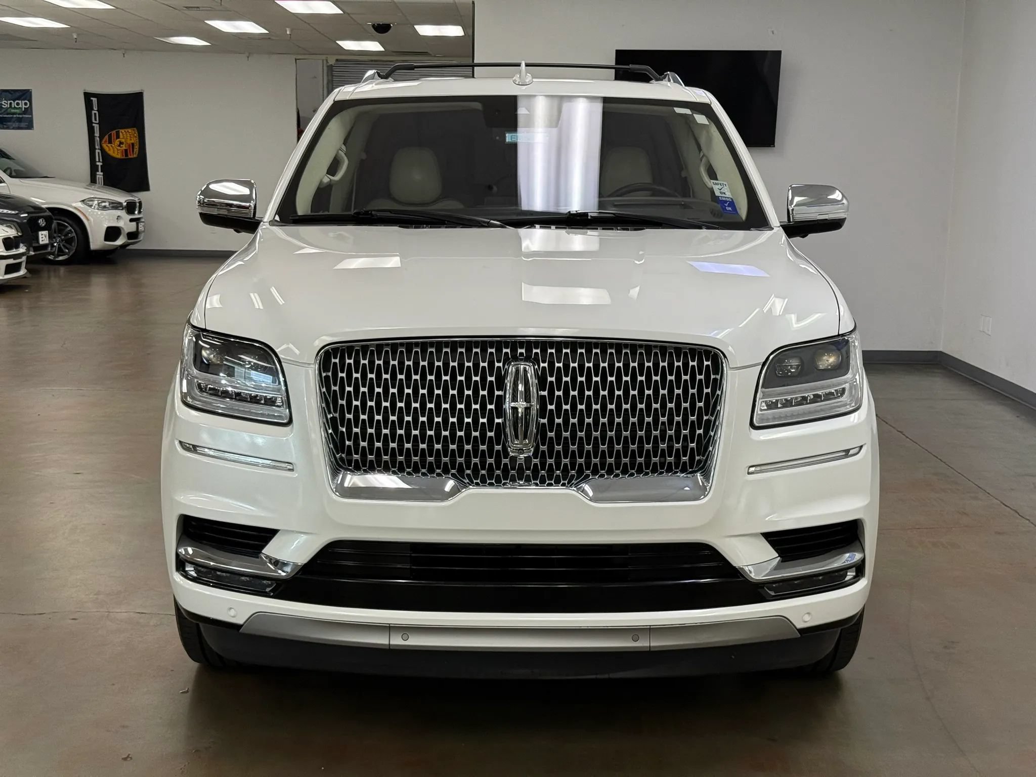 Used 2020 Lincoln Navigator L Black Label w/ Cargo Convenience Package AWD/4WD image 3