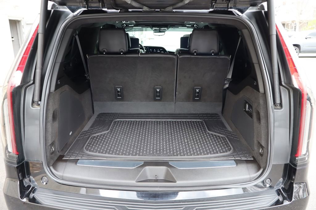 Used 2024 Cadillac Escalade ESV V w/ LPO, ONYX Package AWD/4WD image 24