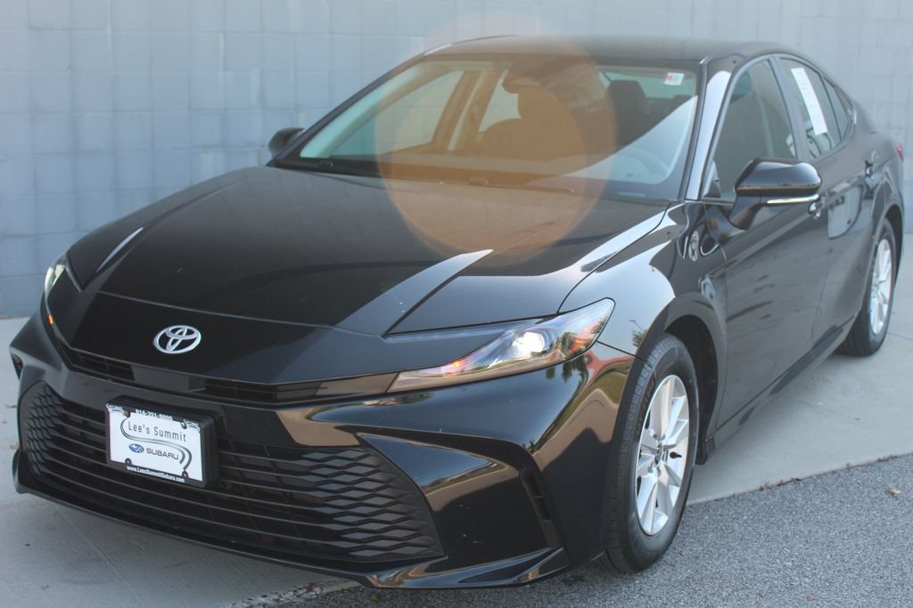 Used 2025 Toyota Camry LE FWD image 3