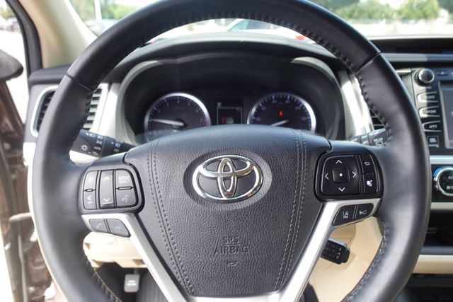 Certified 2019 Toyota Highlander Limited Platinum AWD/4WD image 15