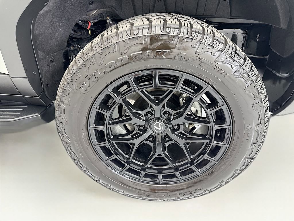 Used 2024 Lexus GX 550 image 29