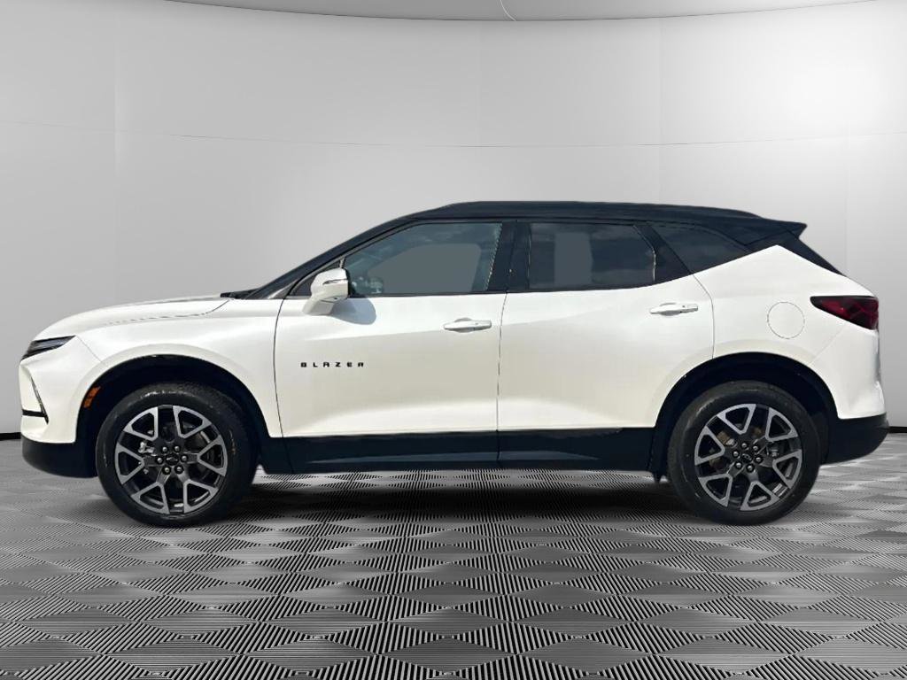 Certified 2023 Chevrolet Blazer RS w/ Driver Confidence II Package image 5